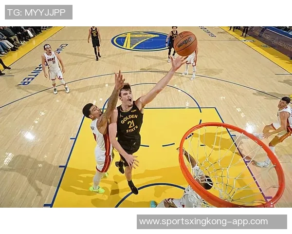 克莱复苏状态回暖表现出色10投5中斩获15分5篮板3三分球